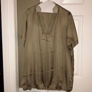 Polyester satiny material shirt lace sleeve